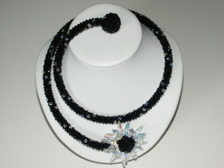 Swarovski's verhäkelt